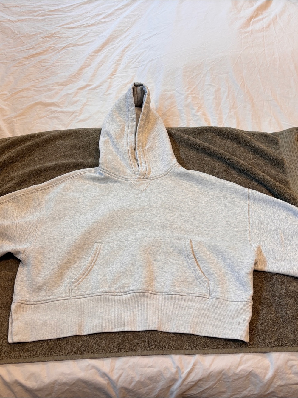 Abercrombie & Fitch Light Cream Cropped Hoodie